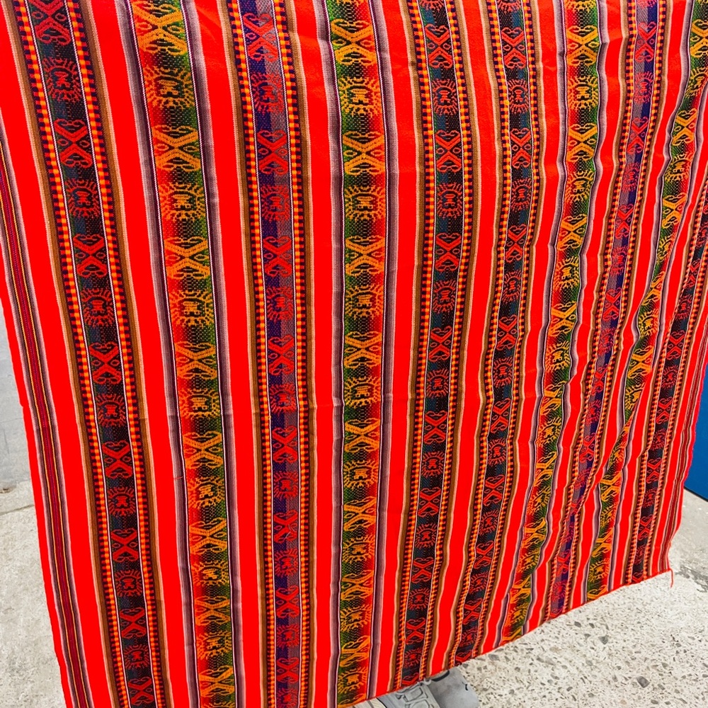 Authentic Peruvian Textile – Vibrant Vintage Design - Picture 5 of 6